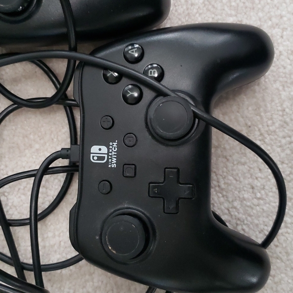 Used Nintendo Switch - Picture 6 of 10